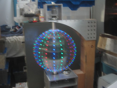 每分钟1800转的LED球形投影